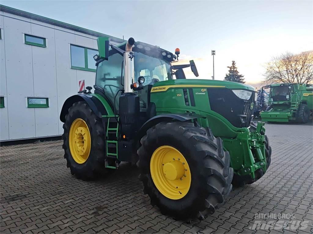John Deere 6R 250 Traktory