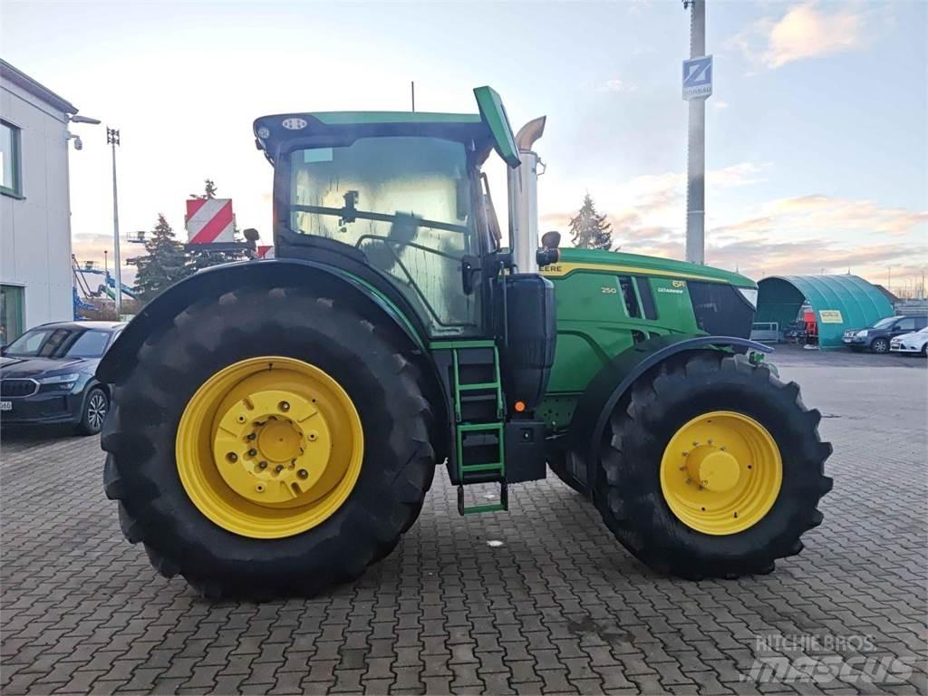 John Deere 6R 250 Traktory