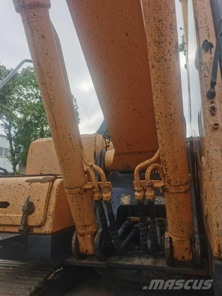 Hyundai R220LC-9S Pásové rýpadlá