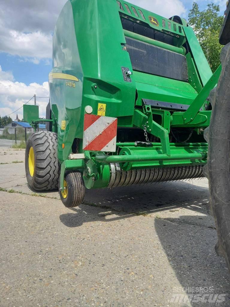 John Deere V451M Lisy na okrúhle balíky