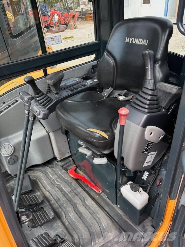 Hyundai R25Z-9 AK Mini rýpadlá < 7t