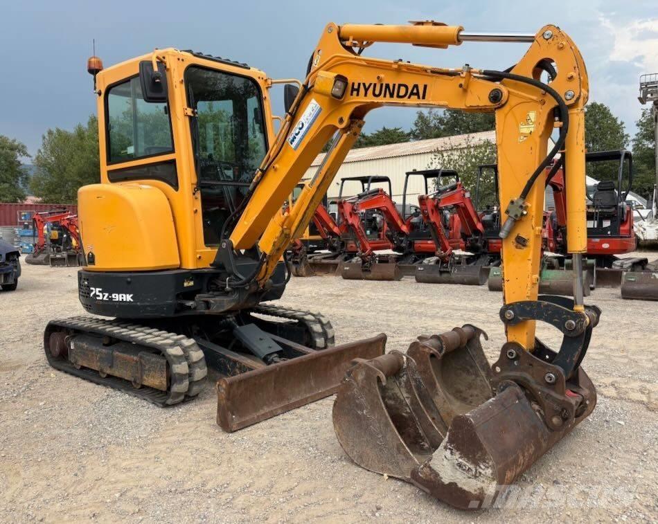 Hyundai R25Z-9 AK Mini rýpadlá < 7t