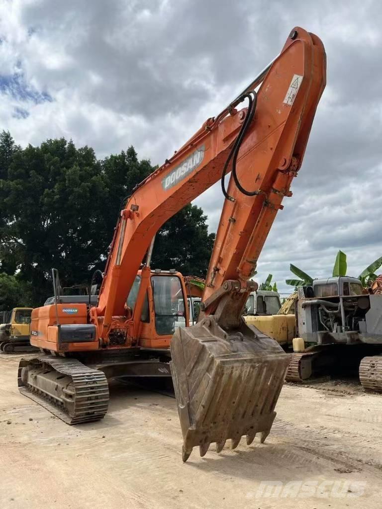 Doosan DX300 Pásové rýpadlá