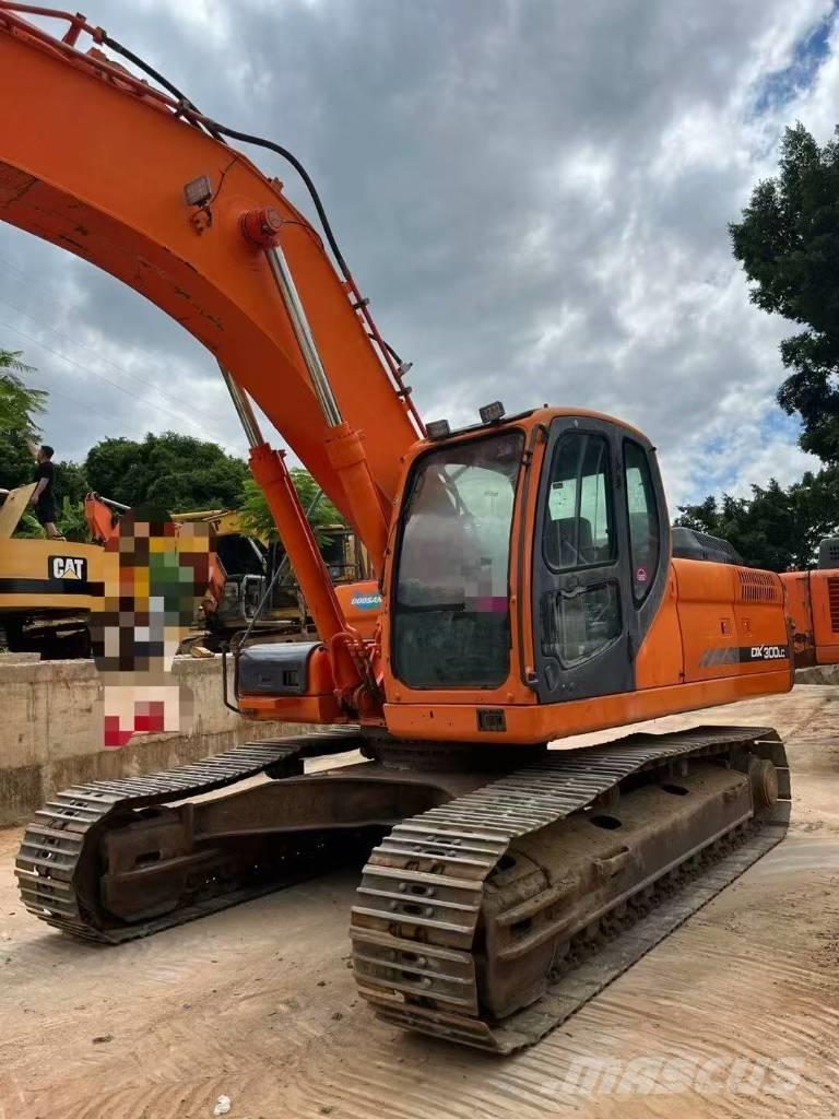 Doosan DX300 Pásové rýpadlá