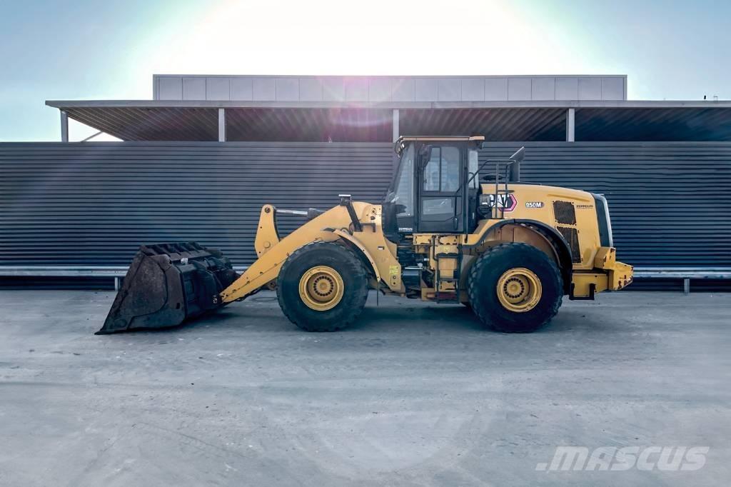 CAT 950M Kolesové nakladače