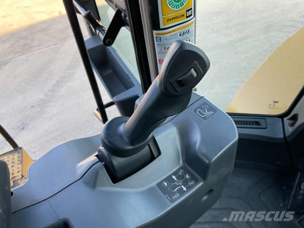 CAT 950M Kolesové nakladače
