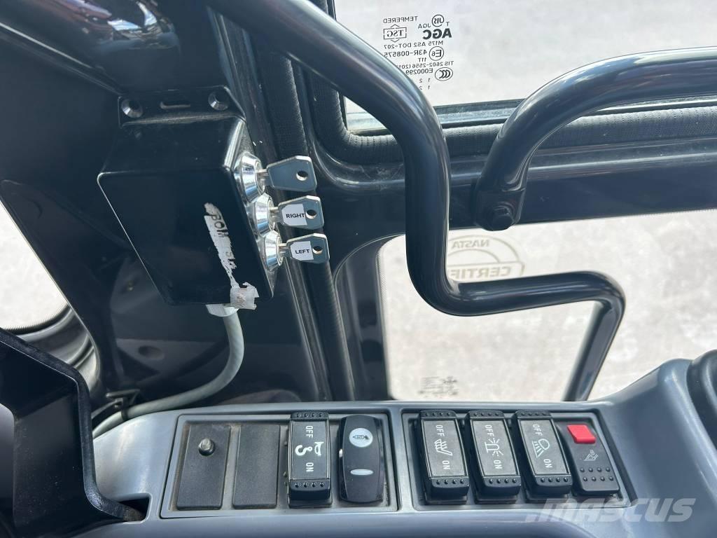 Hitachi ZX 300 LC-6 Pásové rýpadlá