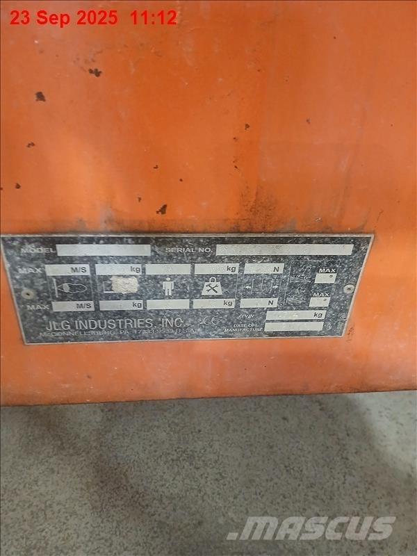 JLG 600 AJ Kĺbové plošiny