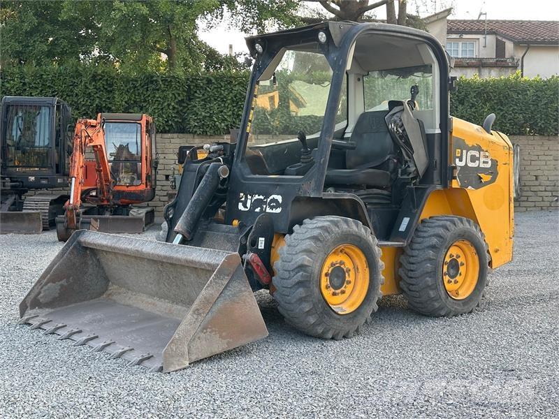 JCB 225 Šmykom riadené nakladače