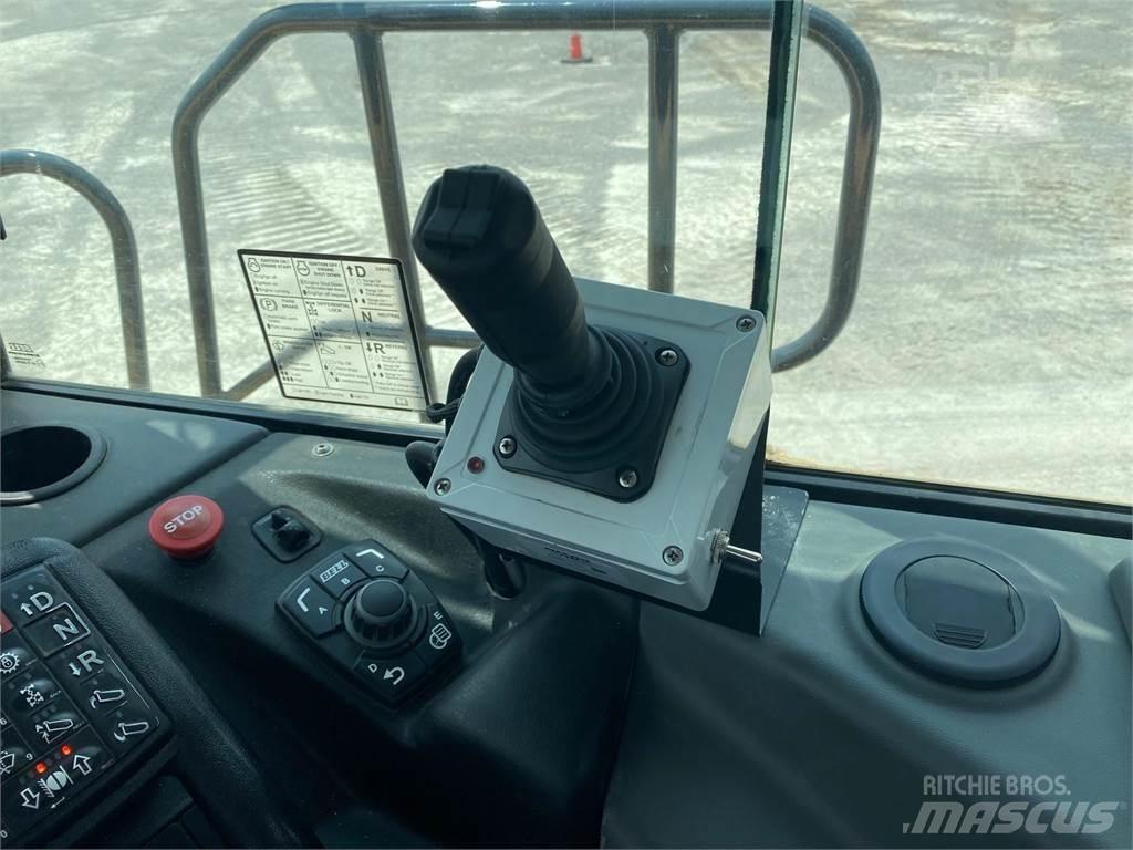 Bell B30E Cisterny na vodu