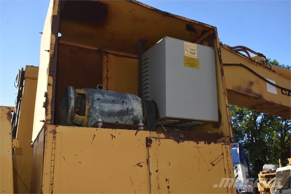 CAT 215B LC Pásové rýpadlá