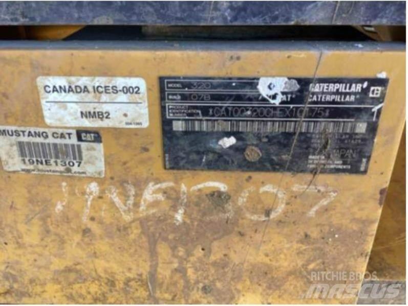 CAT 320 Pásové rýpadlá