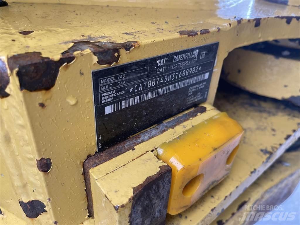 CAT 745 Kĺbové nákladné autá