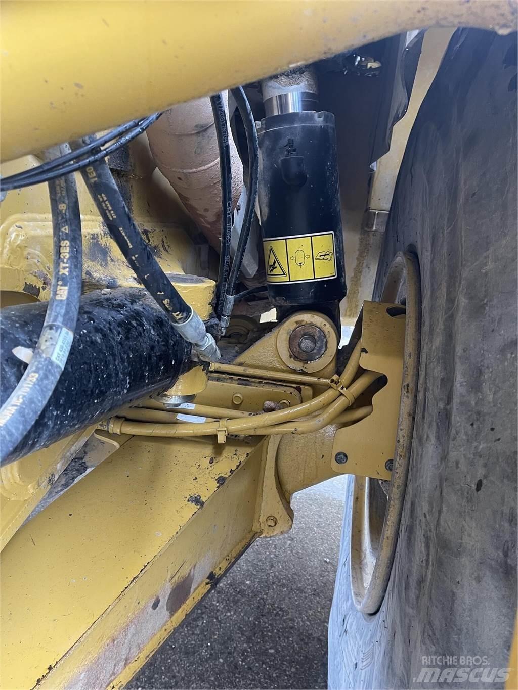 CAT 745 Kĺbové nákladné autá