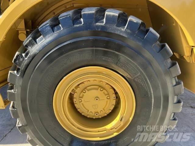 CAT 745 Kĺbové nákladné autá