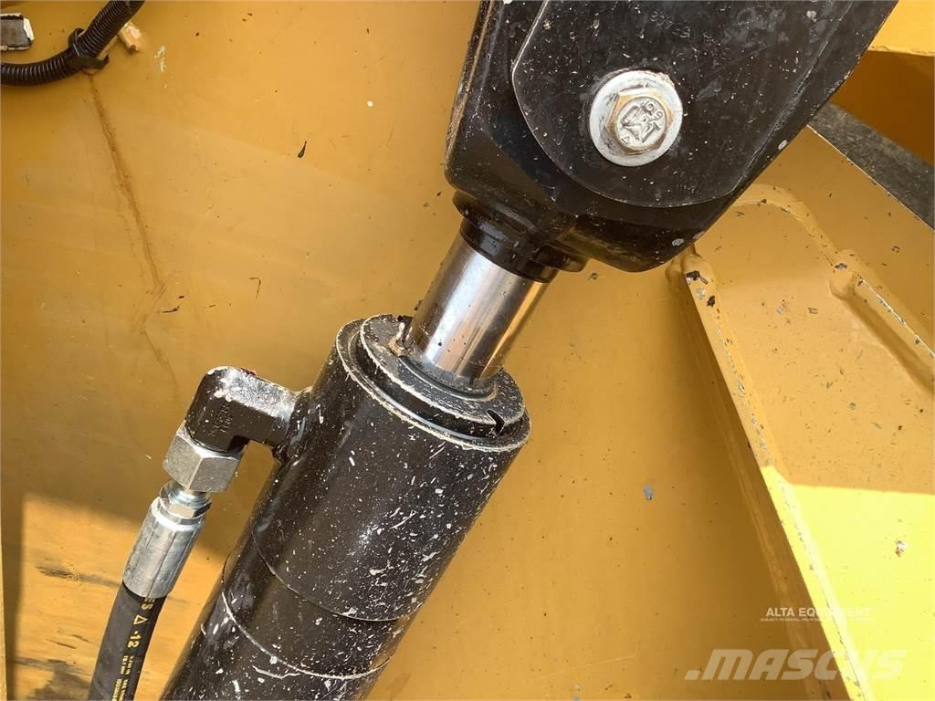 CAT 926M Kolesové nakladače