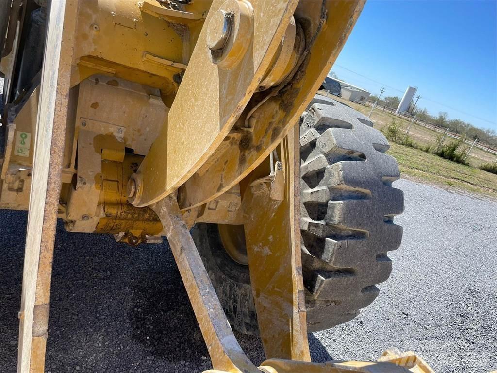 CAT 930M Kolesové nakladače