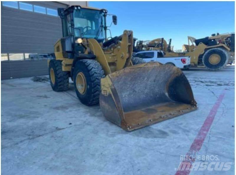 CAT 930M Kolesové nakladače