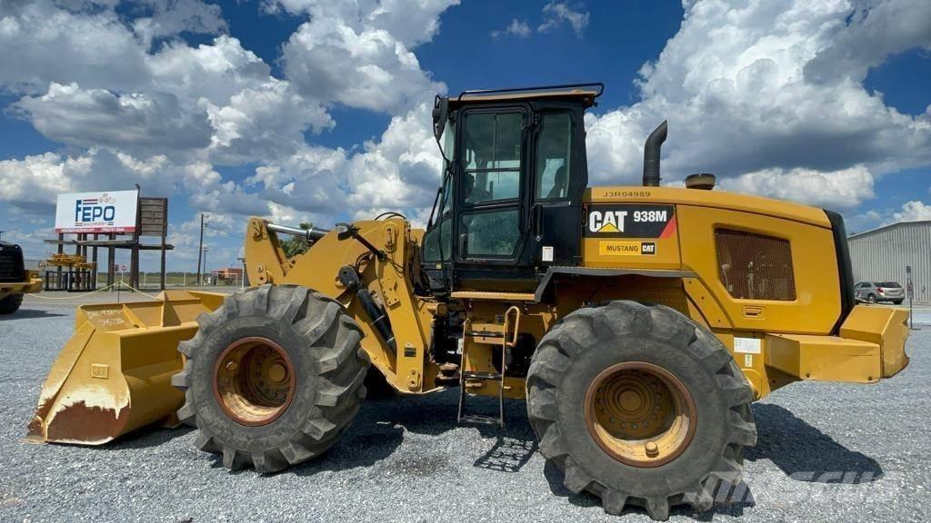 CAT 938M Kolesové nakladače