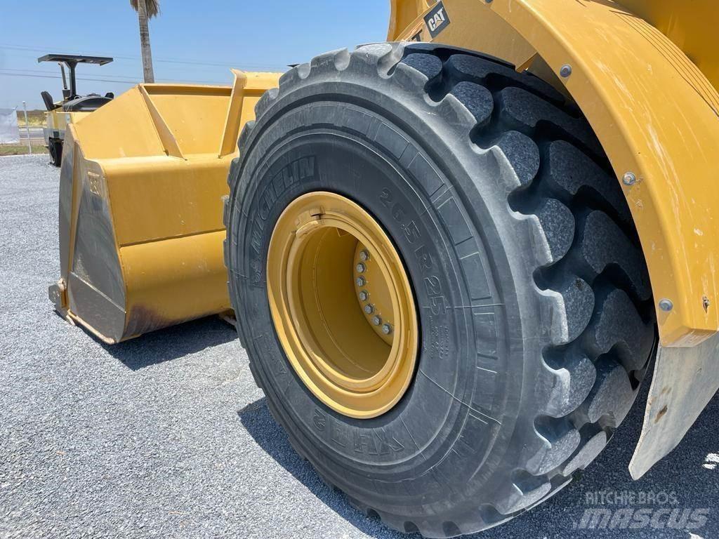 CAT 972M Kolesové nakladače