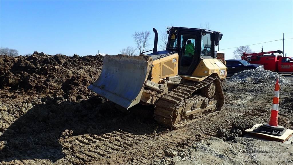 CAT D5 Pásové dozéry