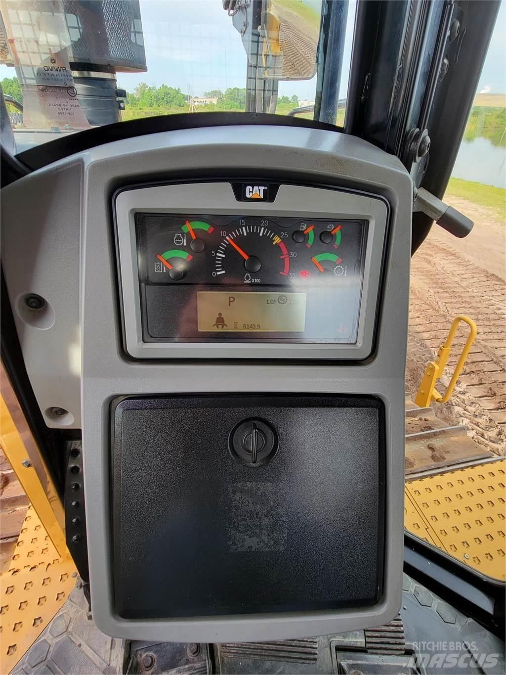 CAT D8T Pásové dozéry
