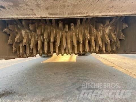 CAT RM-300 Recyklovače asfaltu