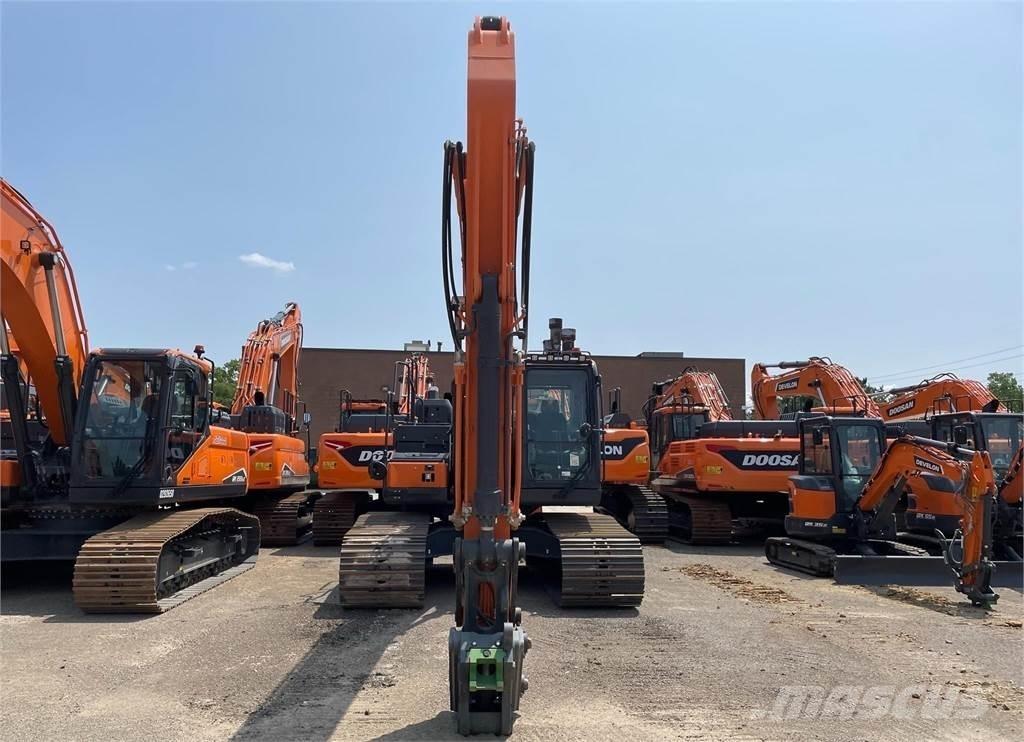 Develon DX225 LC-7 Pásové rýpadlá