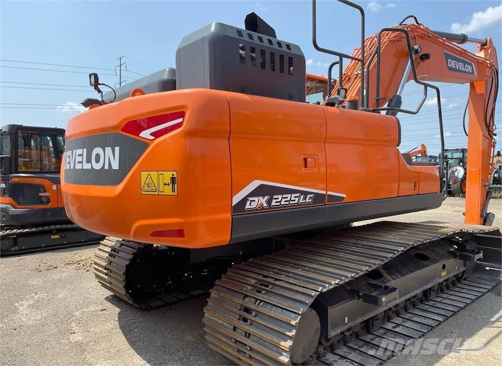 Develon DX225 LC-7 Pásové rýpadlá