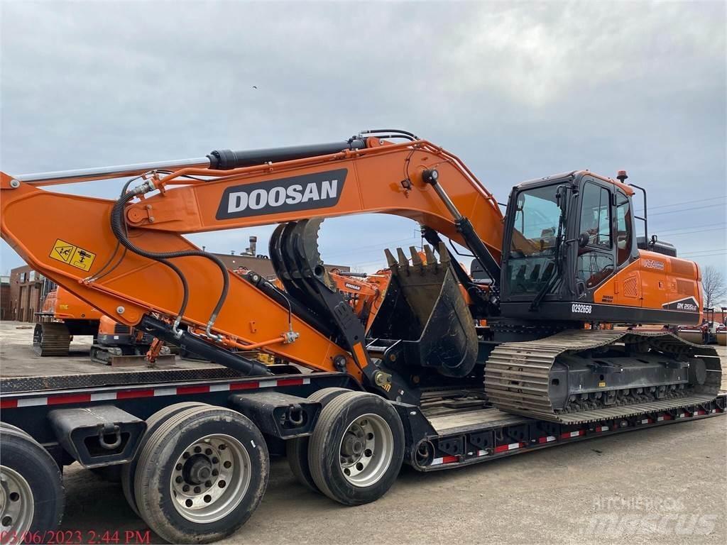 Develon DX255 LC-7 Pásové rýpadlá