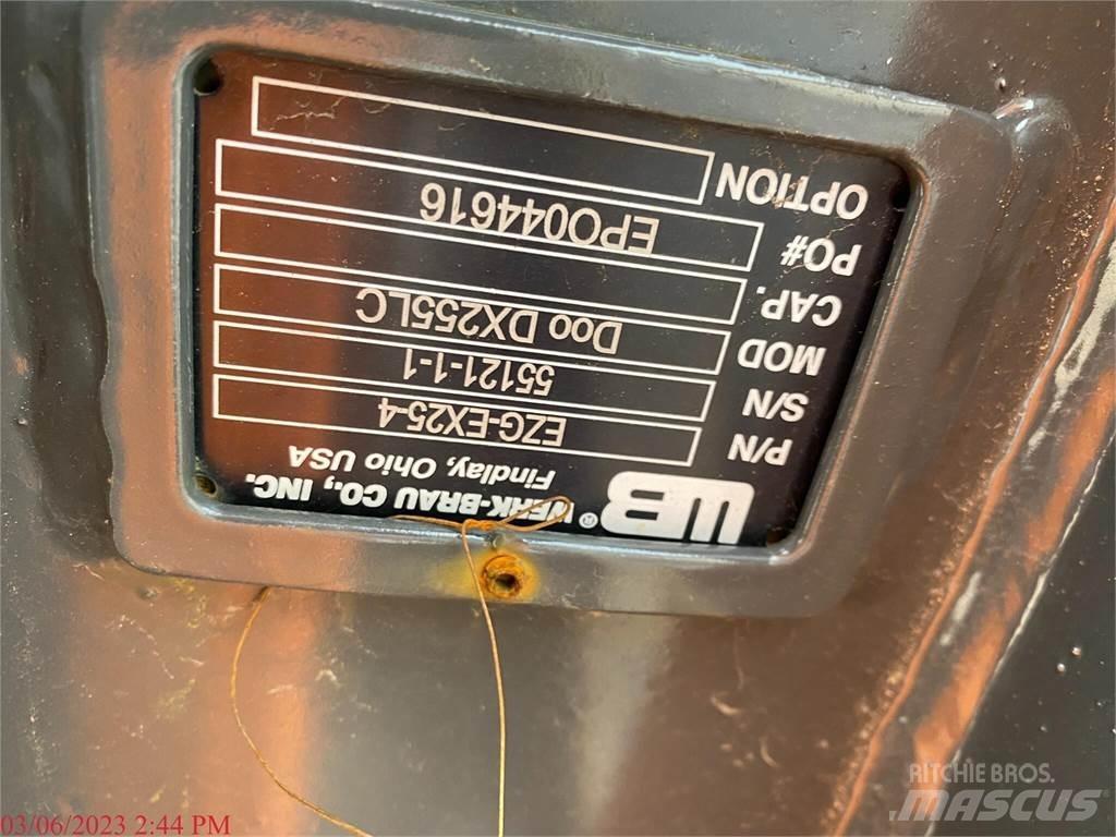 Develon DX255 LC-7 Pásové rýpadlá