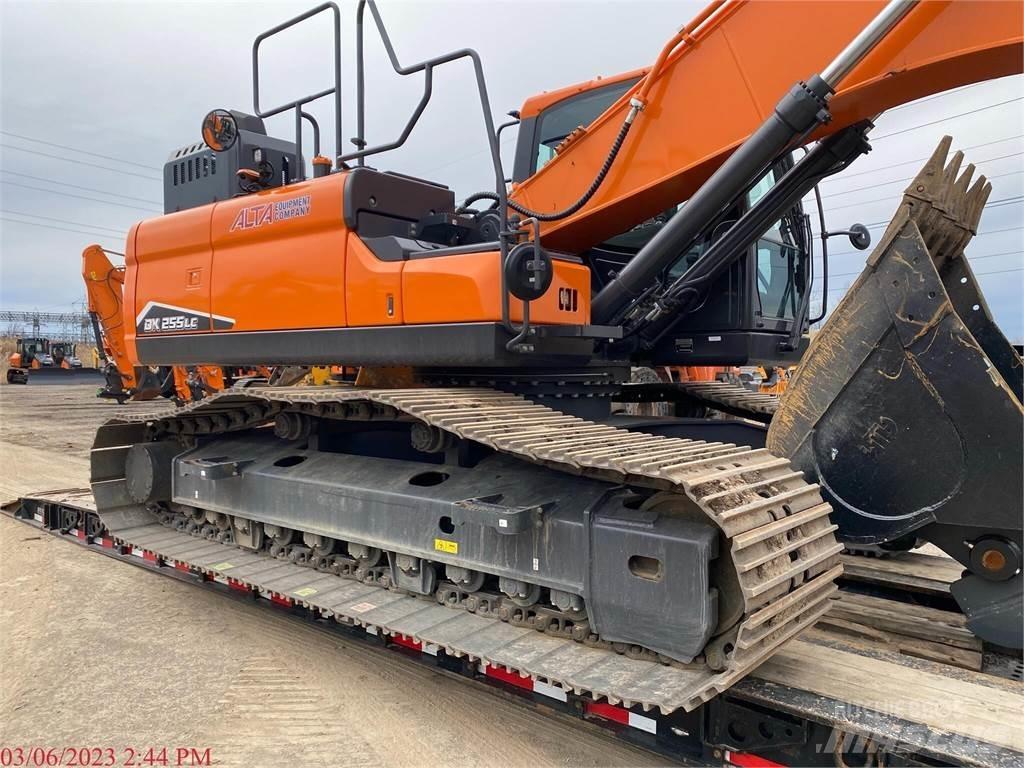 Develon DX255 LC-7 Pásové rýpadlá