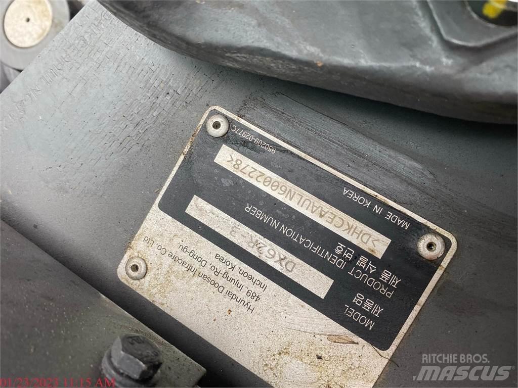 Develon DX62R-3 Pásové rýpadlá