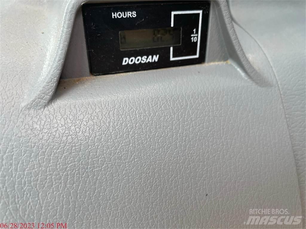 Doosan DX140 LC-5 Pásové rýpadlá
