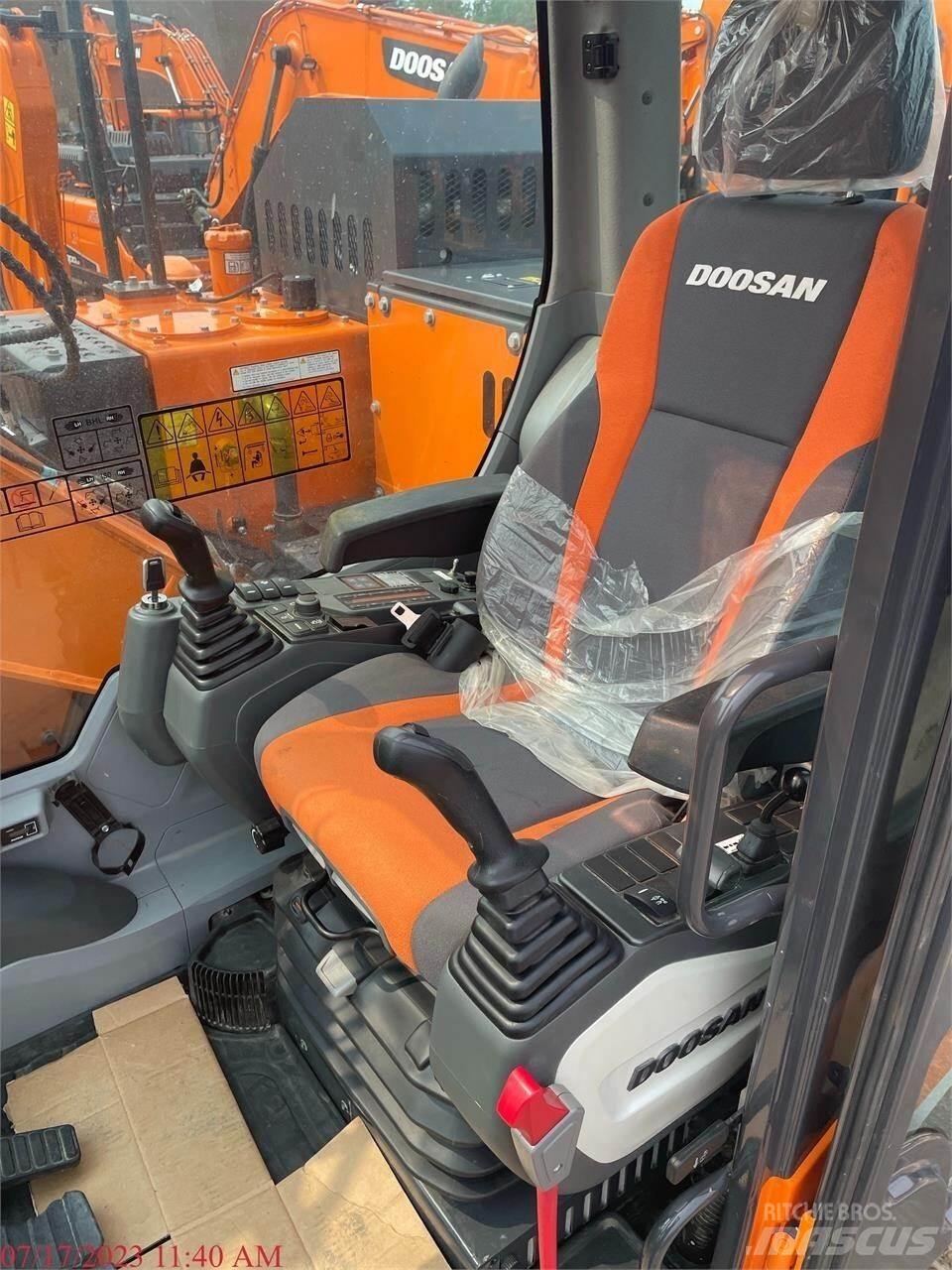 Doosan DX140 LC-5 Pásové rýpadlá