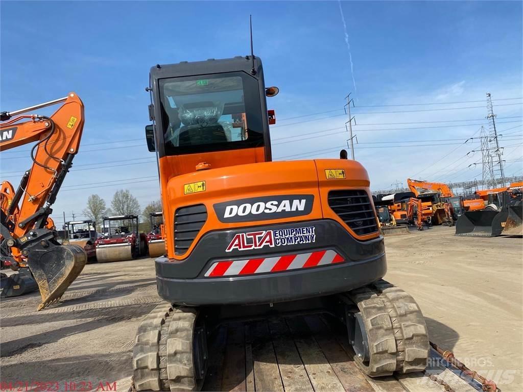 Doosan DX63-3 Pásové rýpadlá
