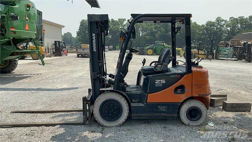 Doosan G25P-5 Iné