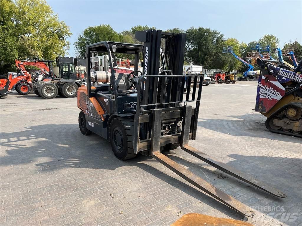 Doosan G45S-7 Iné