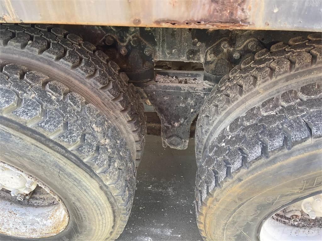 Ford L8000 Sklápače