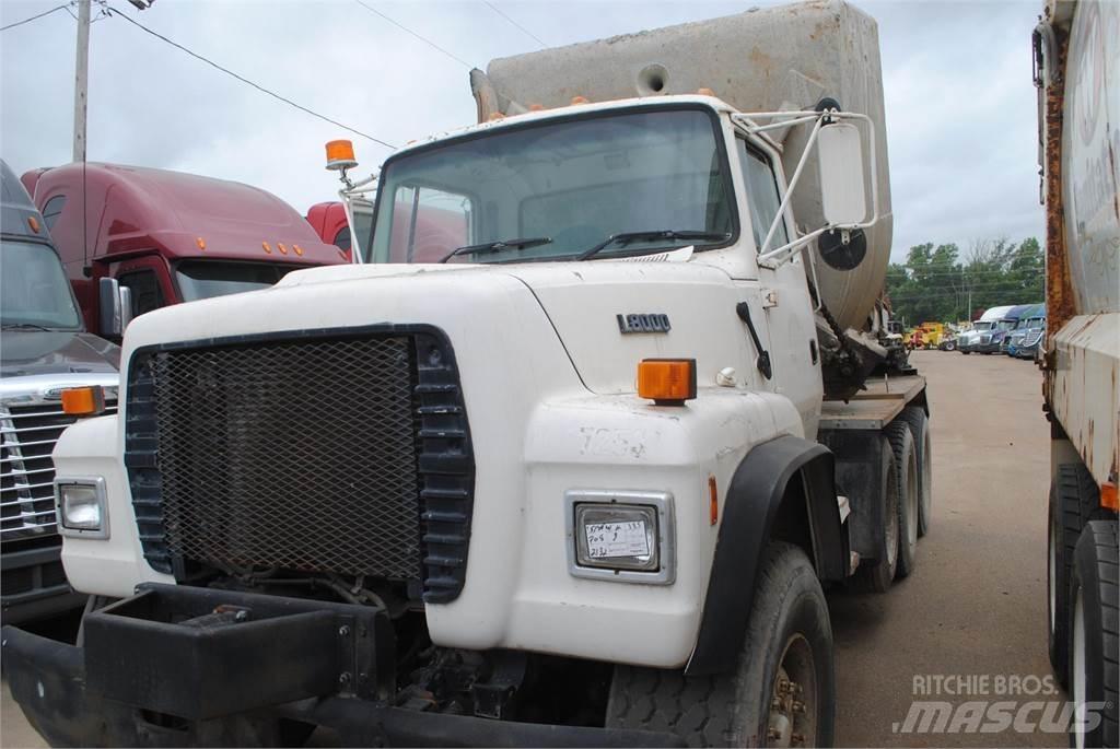 Ford L8000 Domiešavače betónu