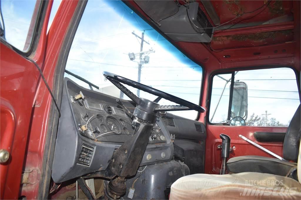 Ford L8000 Sklápače