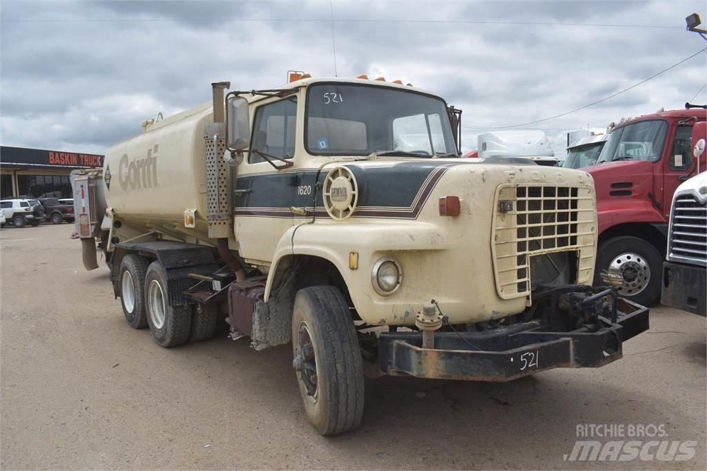 Ford L8000 Cisternové nákladné vozidlá