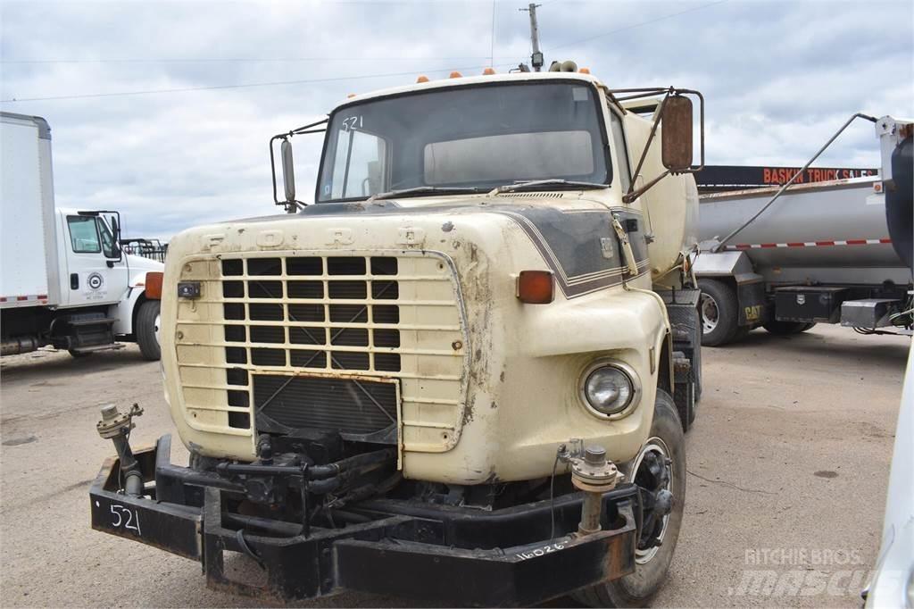 Ford L8000 Cisternové nákladné vozidlá