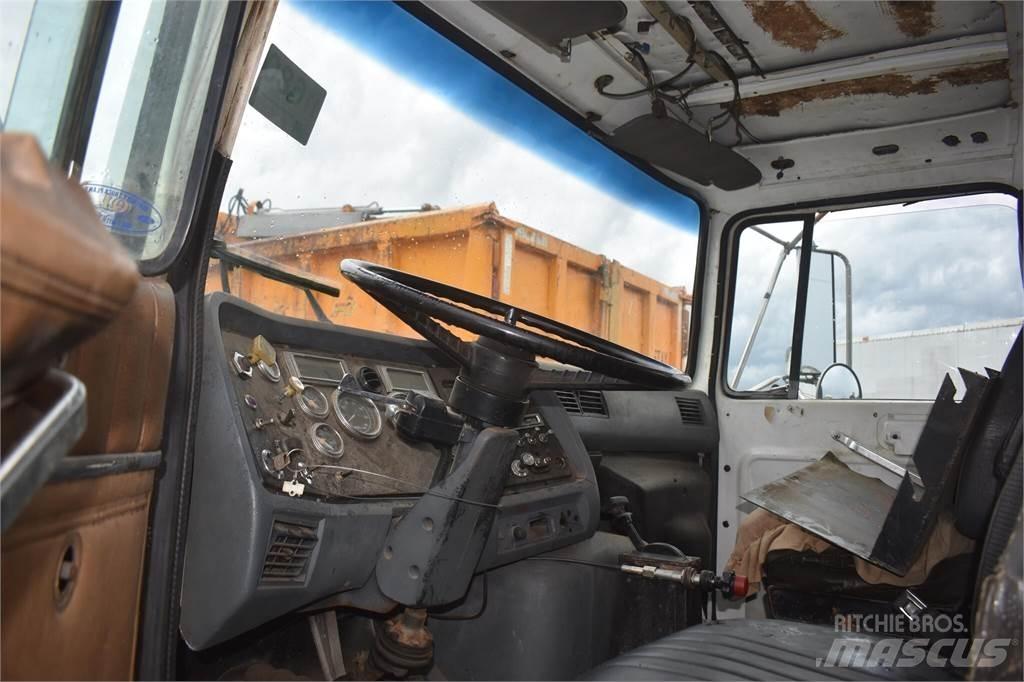 Ford L8000 Autožeriavy, hydraulické ruky