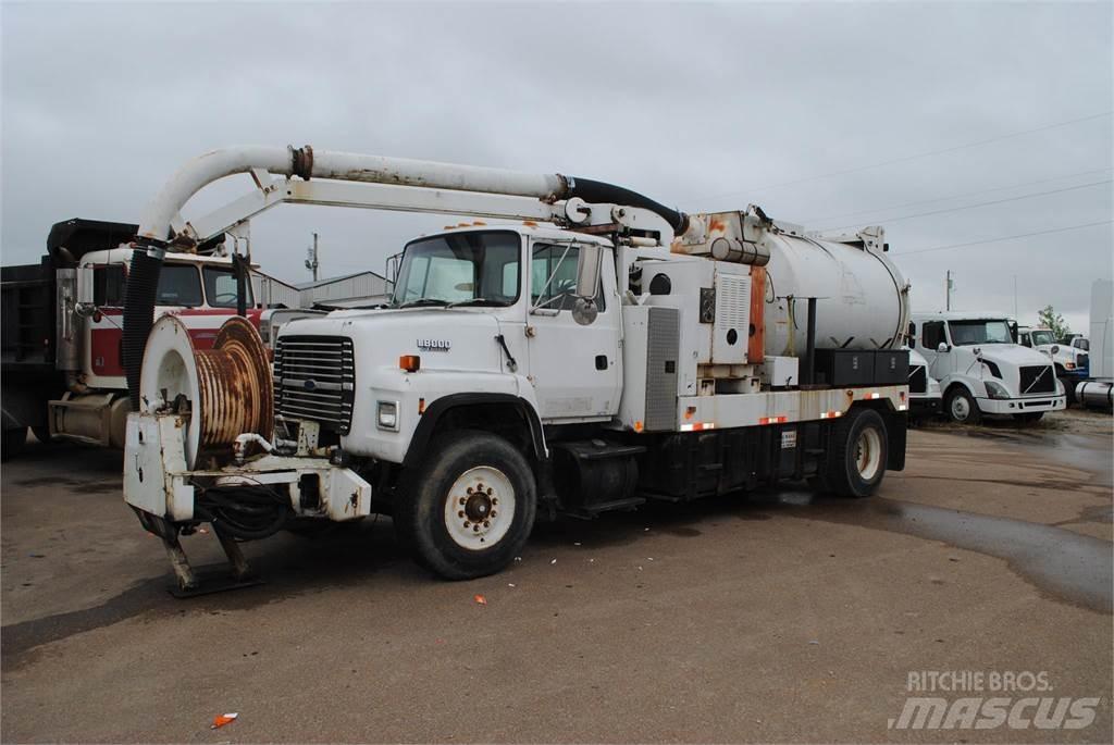 Ford L8000 Cisternové nákladné vozidlá