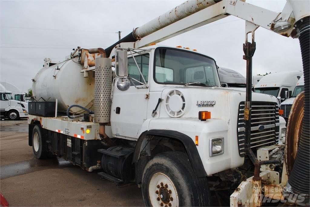 Ford L8000 Cisternové nákladné vozidlá