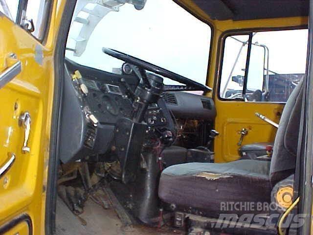 Ford L8000 Cisternové nákladné vozidlá