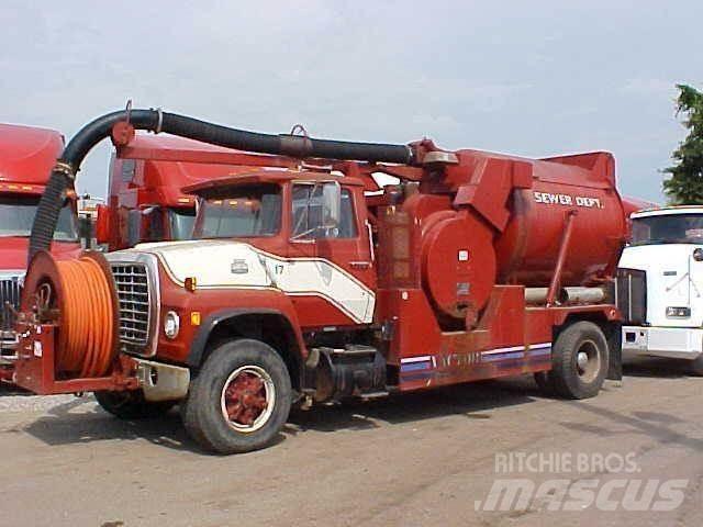 Ford L8000 Cisternové nákladné vozidlá