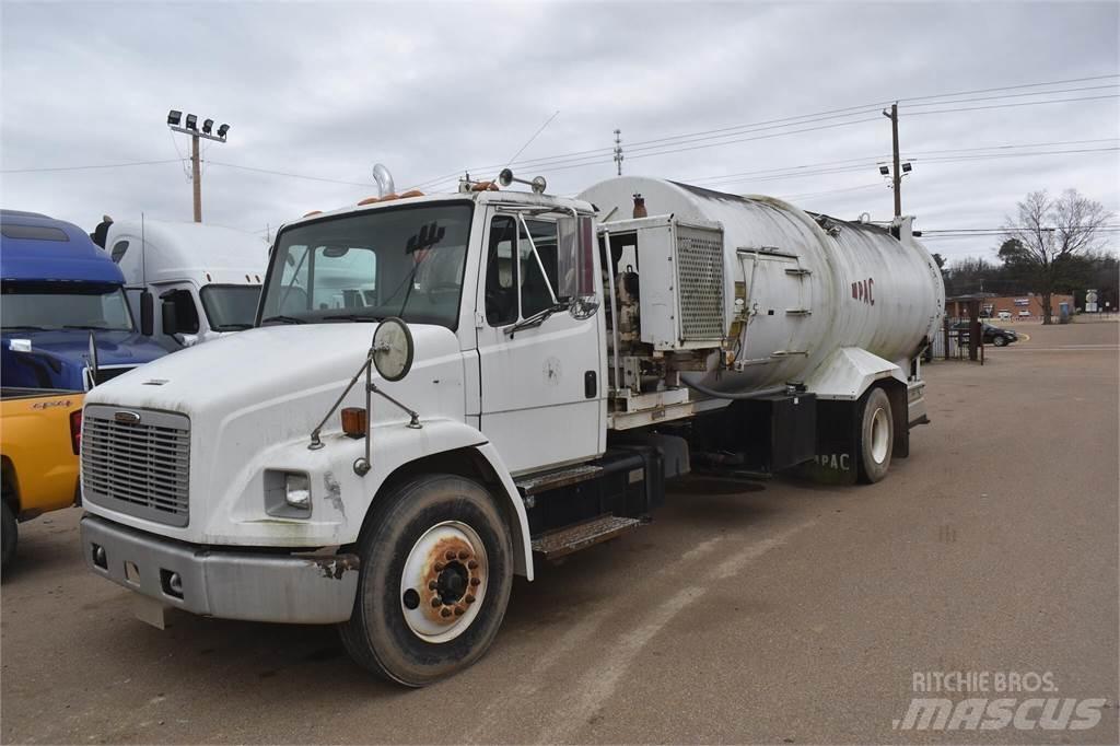 Freightliner FL70 Cisternové nákladné vozidlá