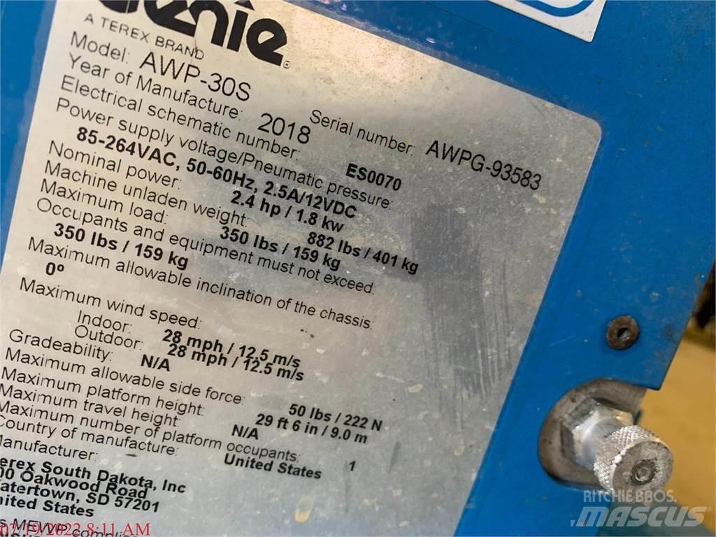 Genie AWP30S Vertikálne stĺpové výťahy